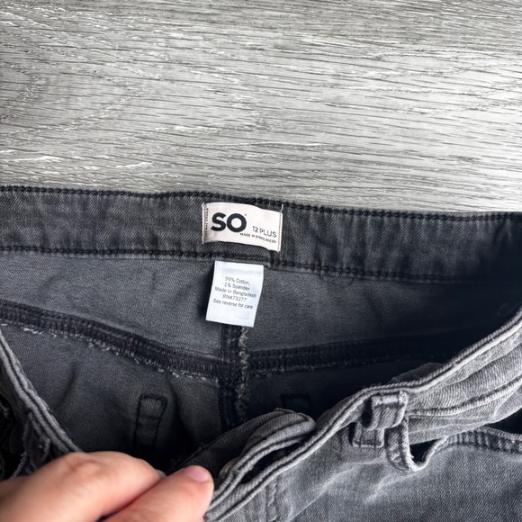 SO Wide Leg Crop Jeans Black Washed Denim Size 12 Juniors 27 Waist Y2K - Picture 4 of 7